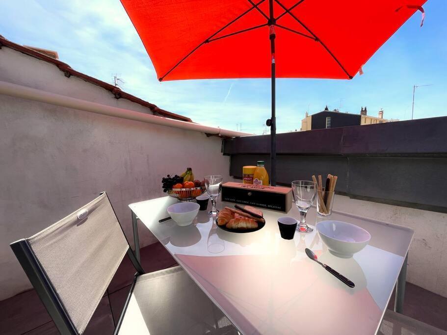 Charme Urbain Sous Les Toits-Terrasse/Clim/Parking Apartment Beziers Exterior photo