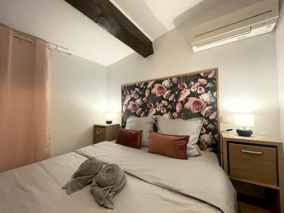 Charme Urbain Sous Les Toits-Terrasse/Clim/Parking Apartment Beziers Exterior photo