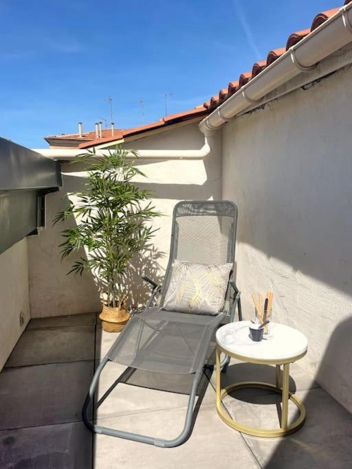 Charme Urbain Sous Les Toits-Terrasse/Clim/Parking Apartment Beziers Exterior photo